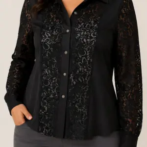 Camicetta curvy nera con pizzo e bottoni - fronte
